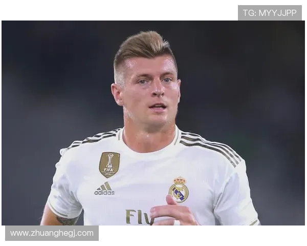 13号足球明星现役球员的辉煌成就与未来展望分析